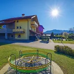 Rose Gialla Pastella Terrassen Og Apartmán Colico